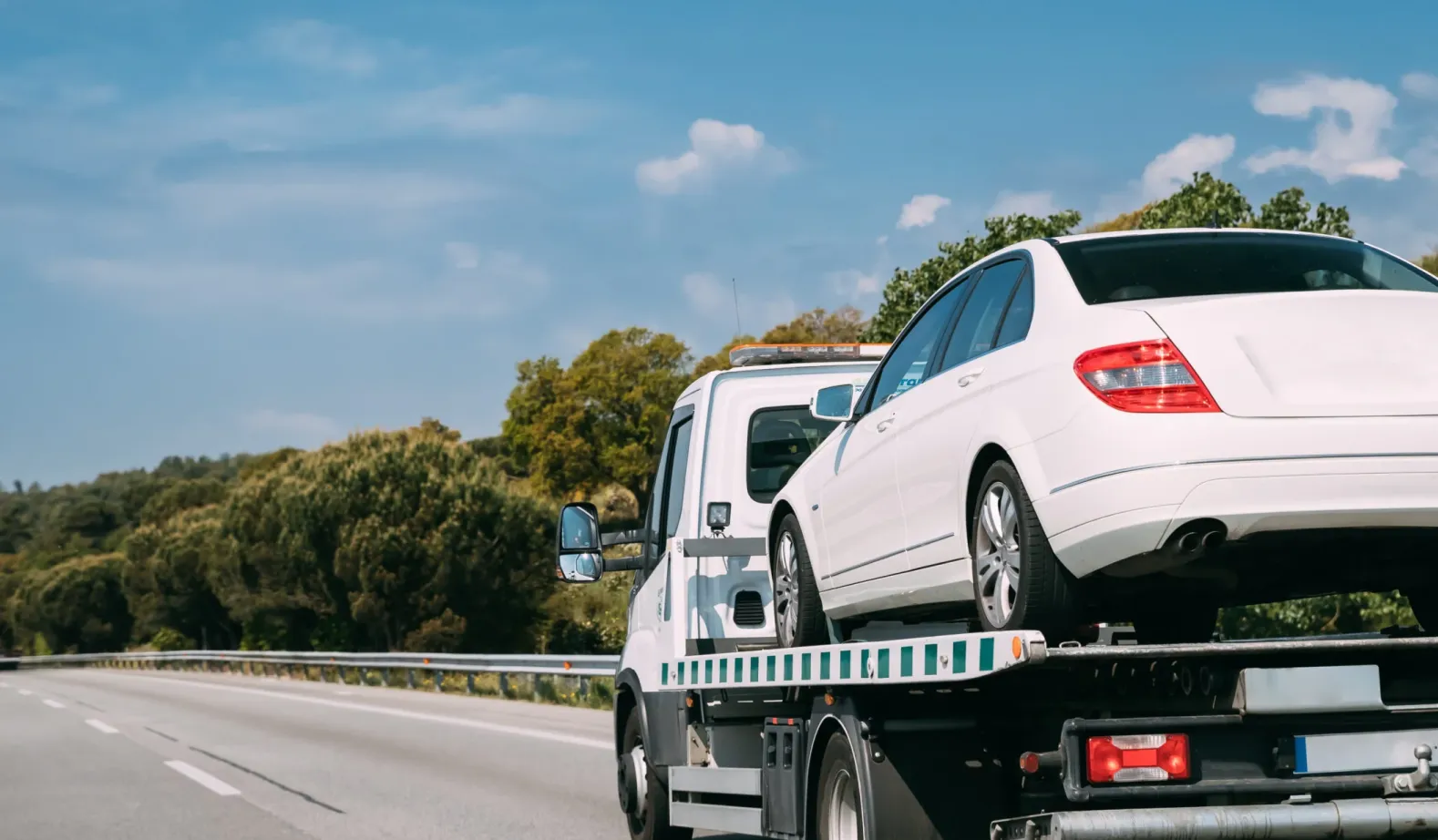 AutoCargo-ს ევაკუატორი გზაზე